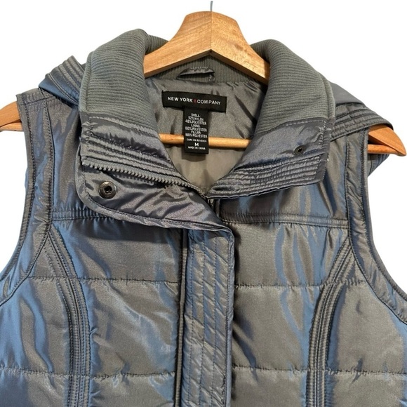 New York & Co Women's Metallic Gray Puffer Vest with Detachable Hood Size Medium - Picture 3 of 10
